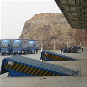 固定式登車(chē)橋